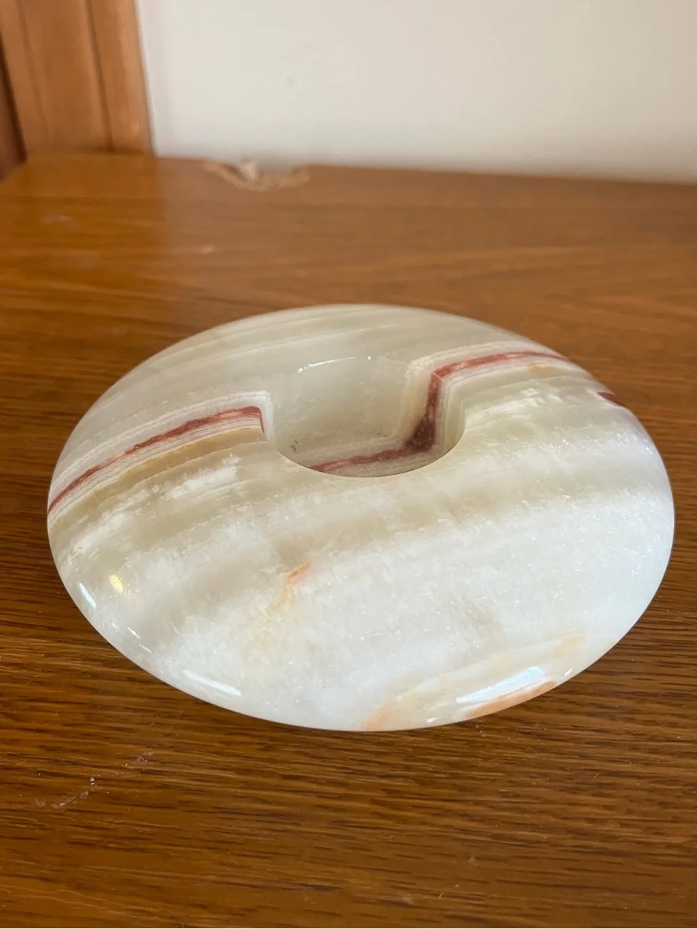Round Onyx Decorative Dish in Cream with Rust Vein